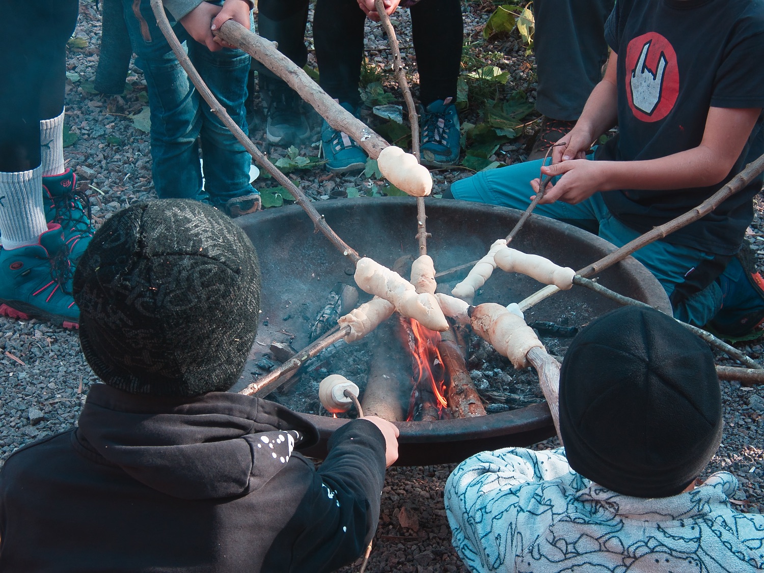 Heidenroder Wildnisspaß Stockbrot backen am Wispersee